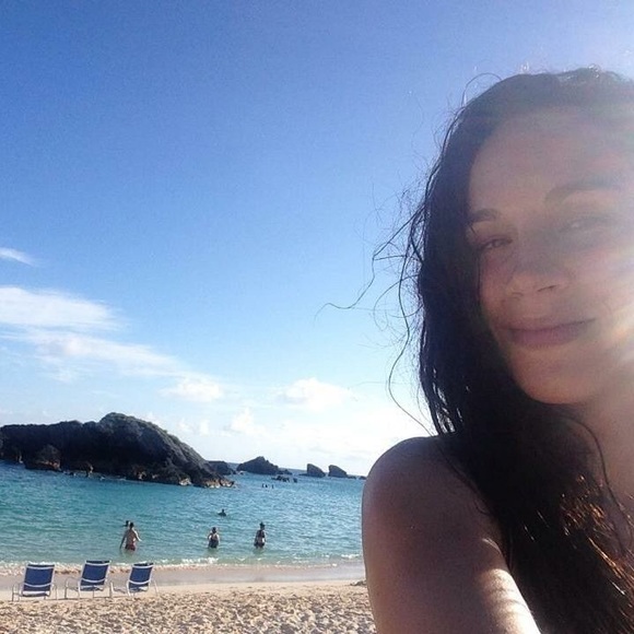 Meet your Posher, Ariel - Picture 1 of 1